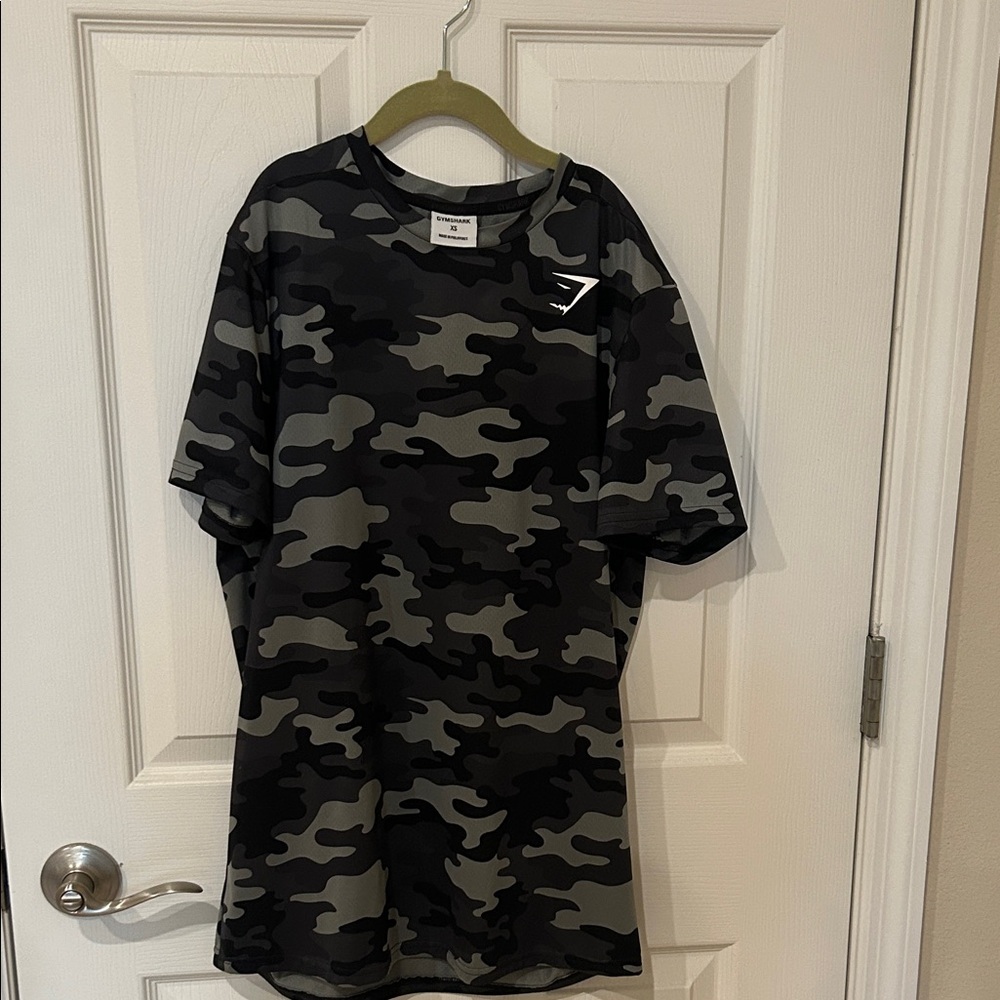 Gymshark Black and Gray Camouflage Tee